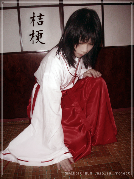Miko_cosplay_by_DiaryDream.jpg
