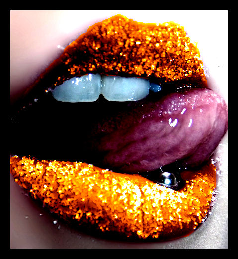 http://fc09.deviantart.com/fs32/f/2008/203/1/9/Golden_Lips_by_YourFavoriteDRUG.jpg