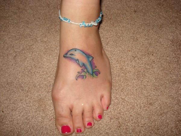 Pictures Of Dolphin Tattoos 
